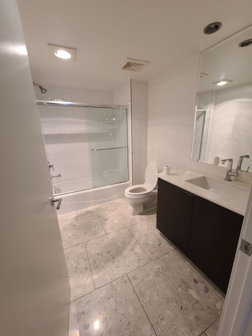 Los Angeles House: 1730 Sawtelle Blvd