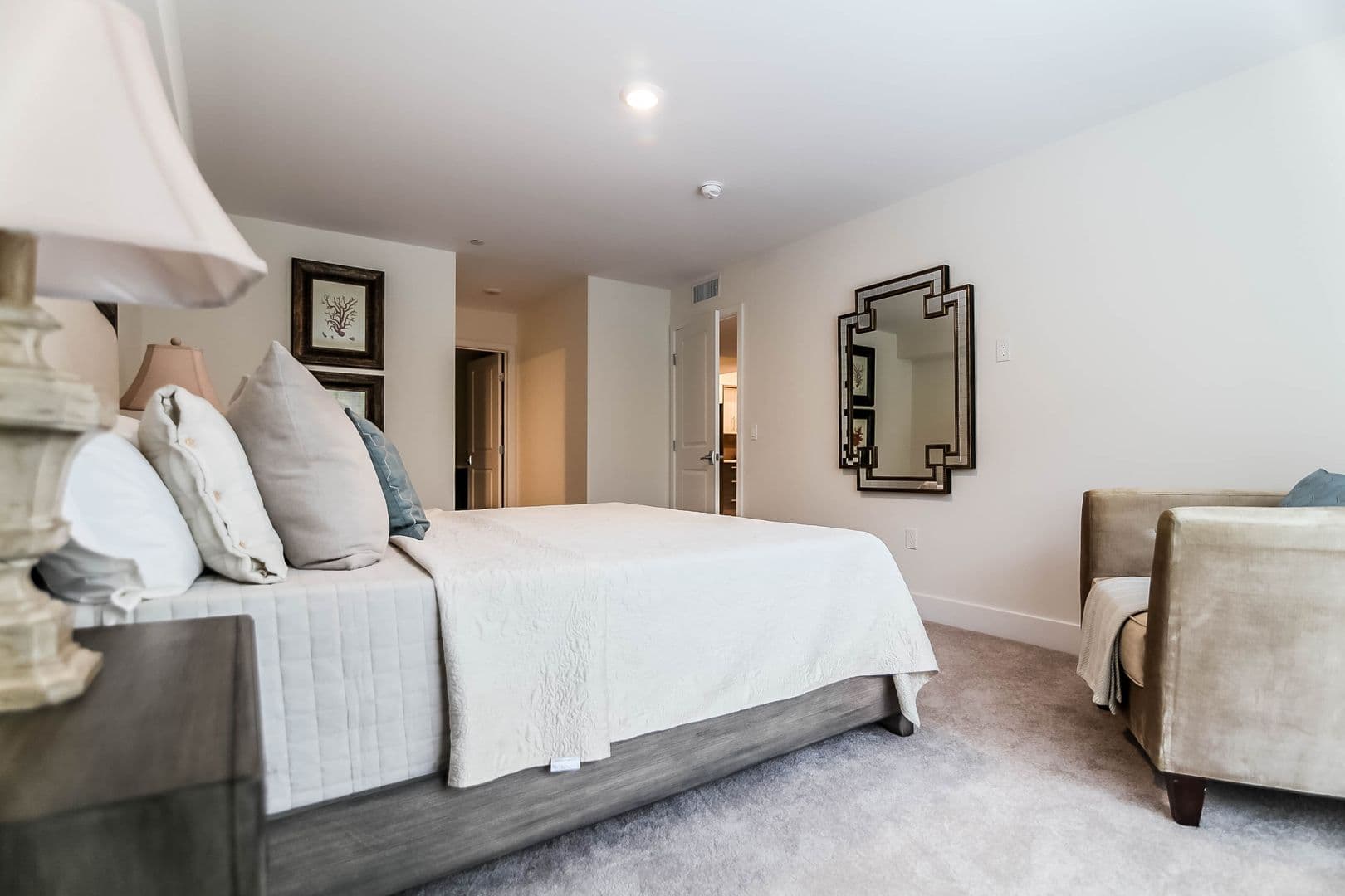 Los Angeles Apartment: 5026 Rosewood Ave