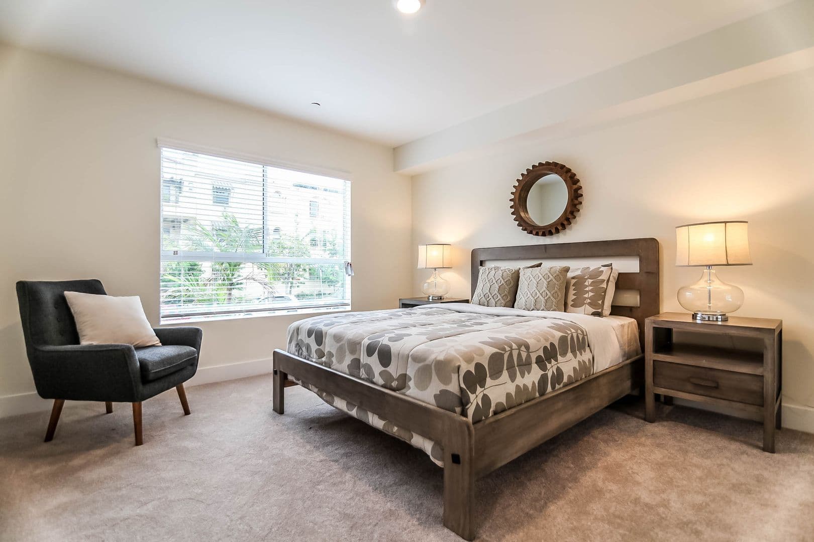 Los Angeles Apartment: 5026 Rosewood Ave