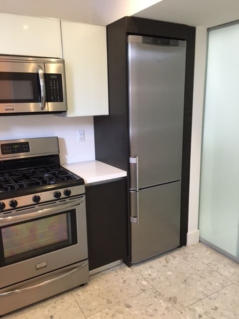 Los Angeles House: 1730 Sawtelle Blvd