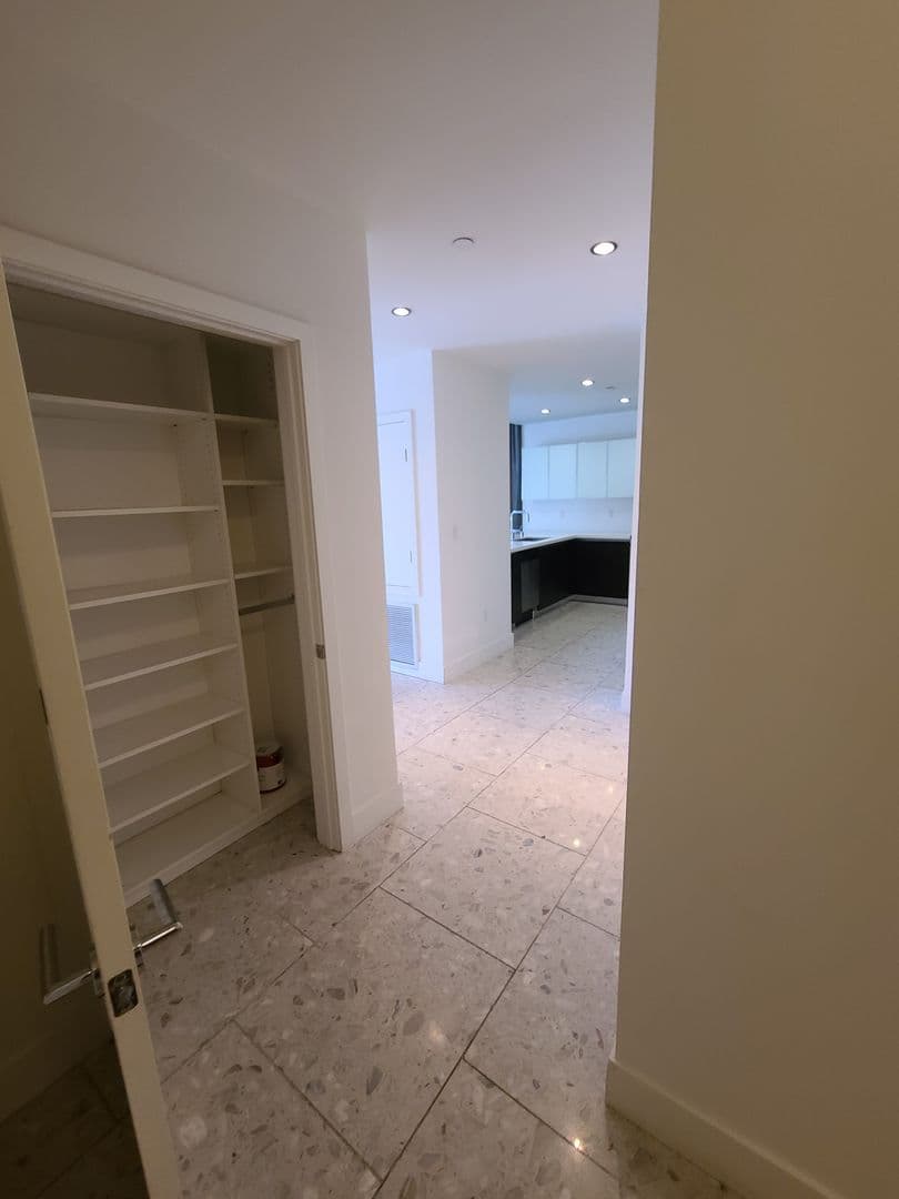Los Angeles House: 1730 Sawtelle Blvd