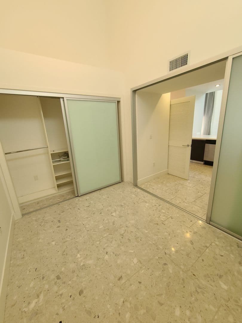 Los Angeles House: 1730 Sawtelle Blvd