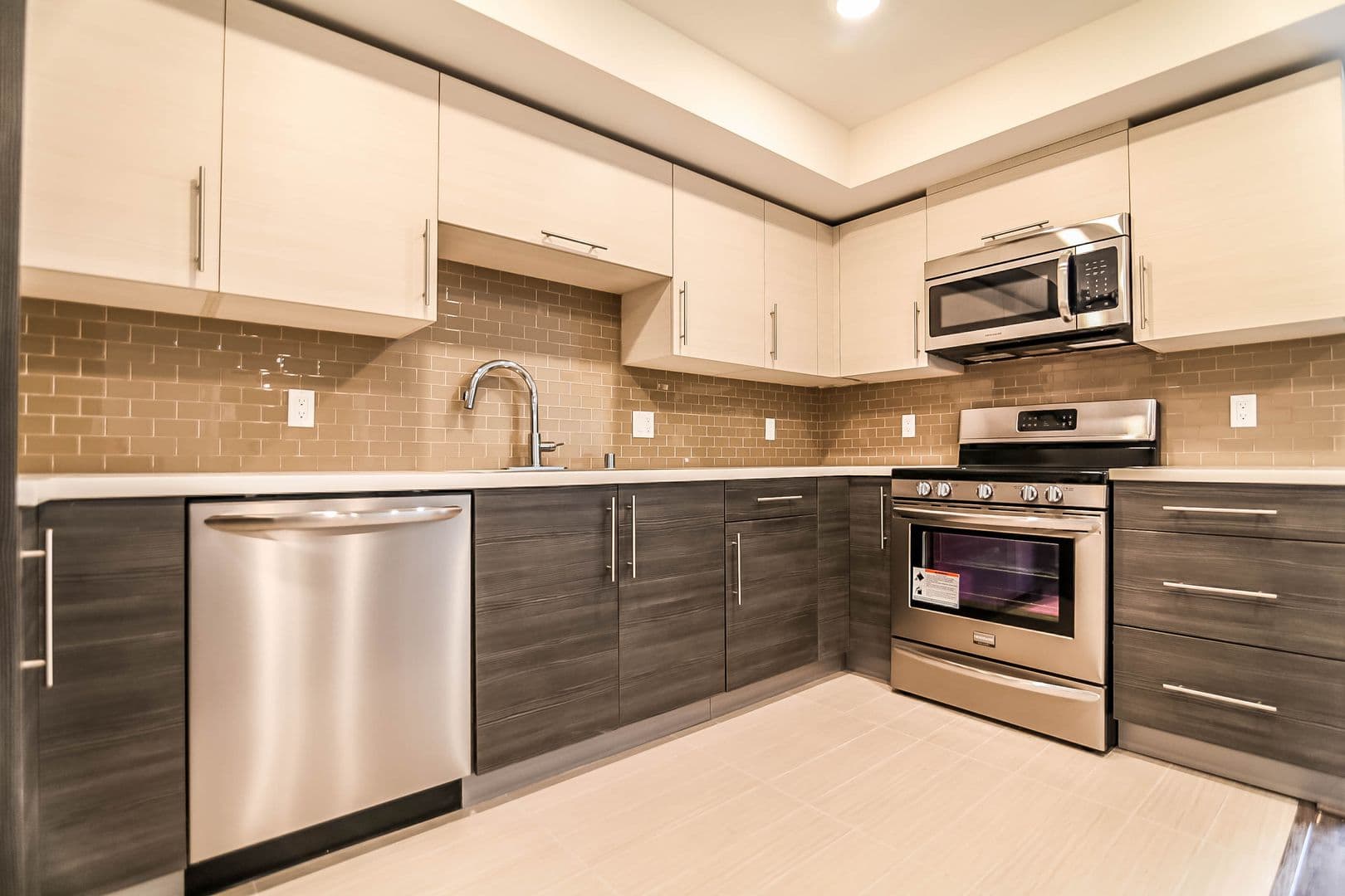 Los Angeles Apartment: 5026 Rosewood Ave