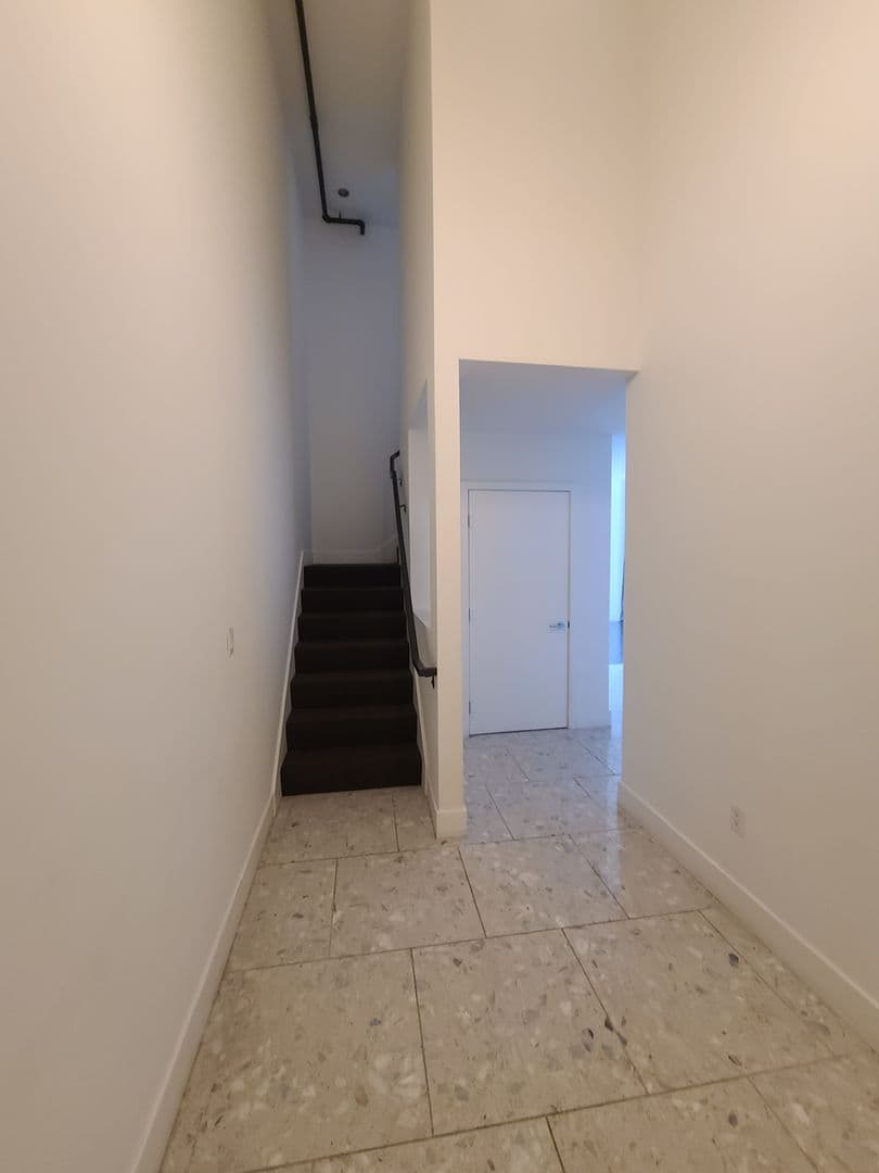 Los Angeles House: 1730 Sawtelle Blvd