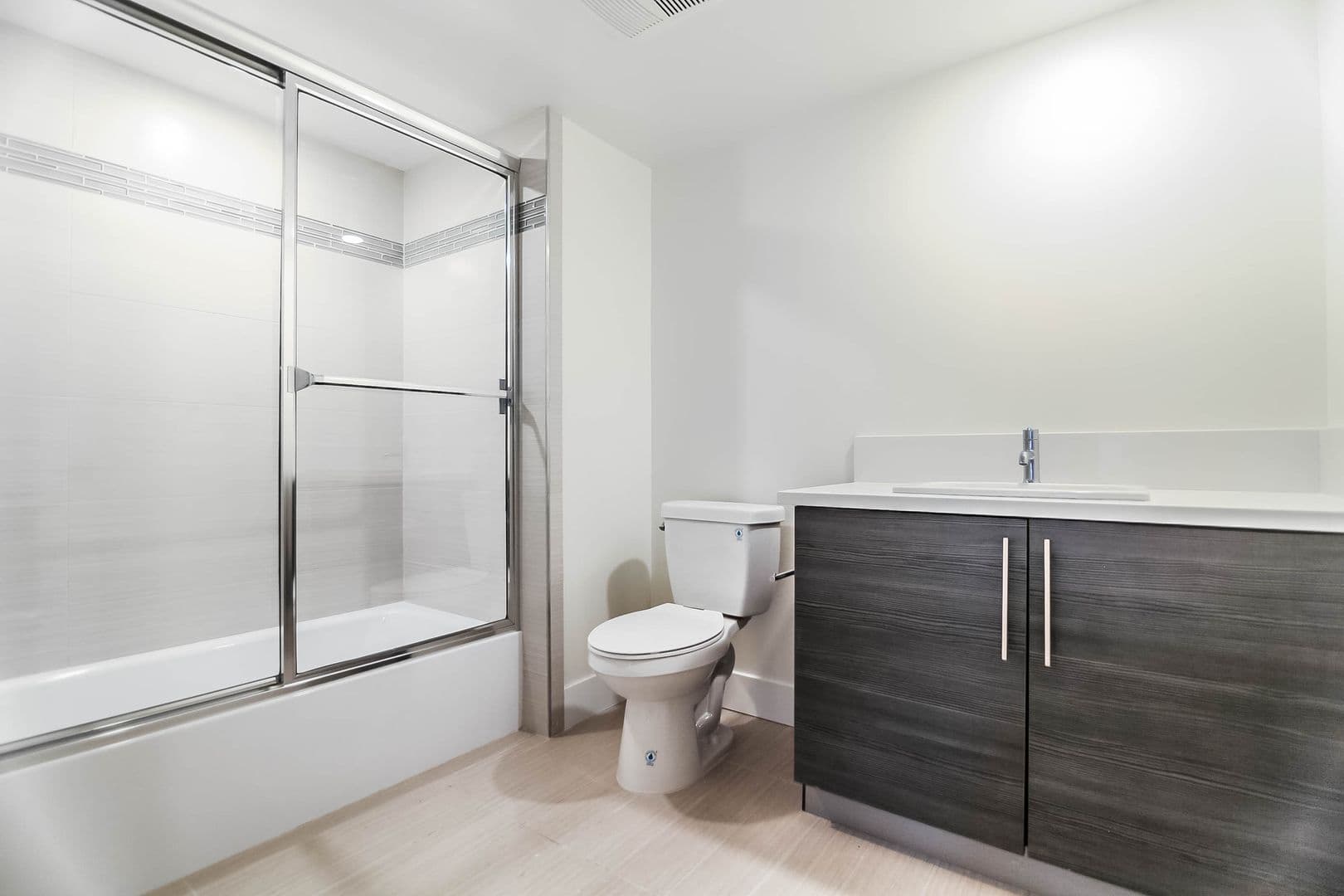 Los Angeles Apartment: 5026 Rosewood Ave