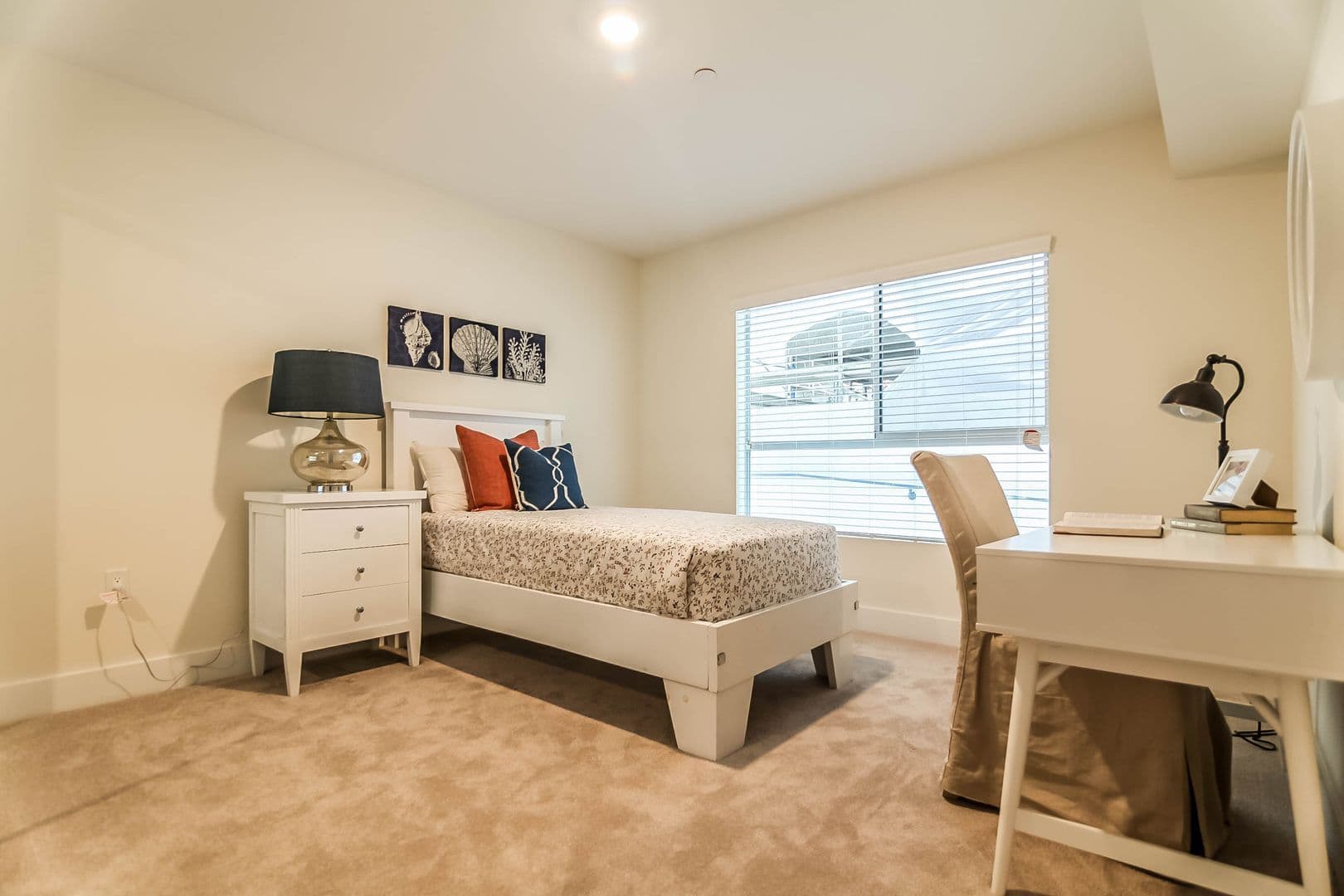 Los Angeles Apartment: 5026 Rosewood Ave