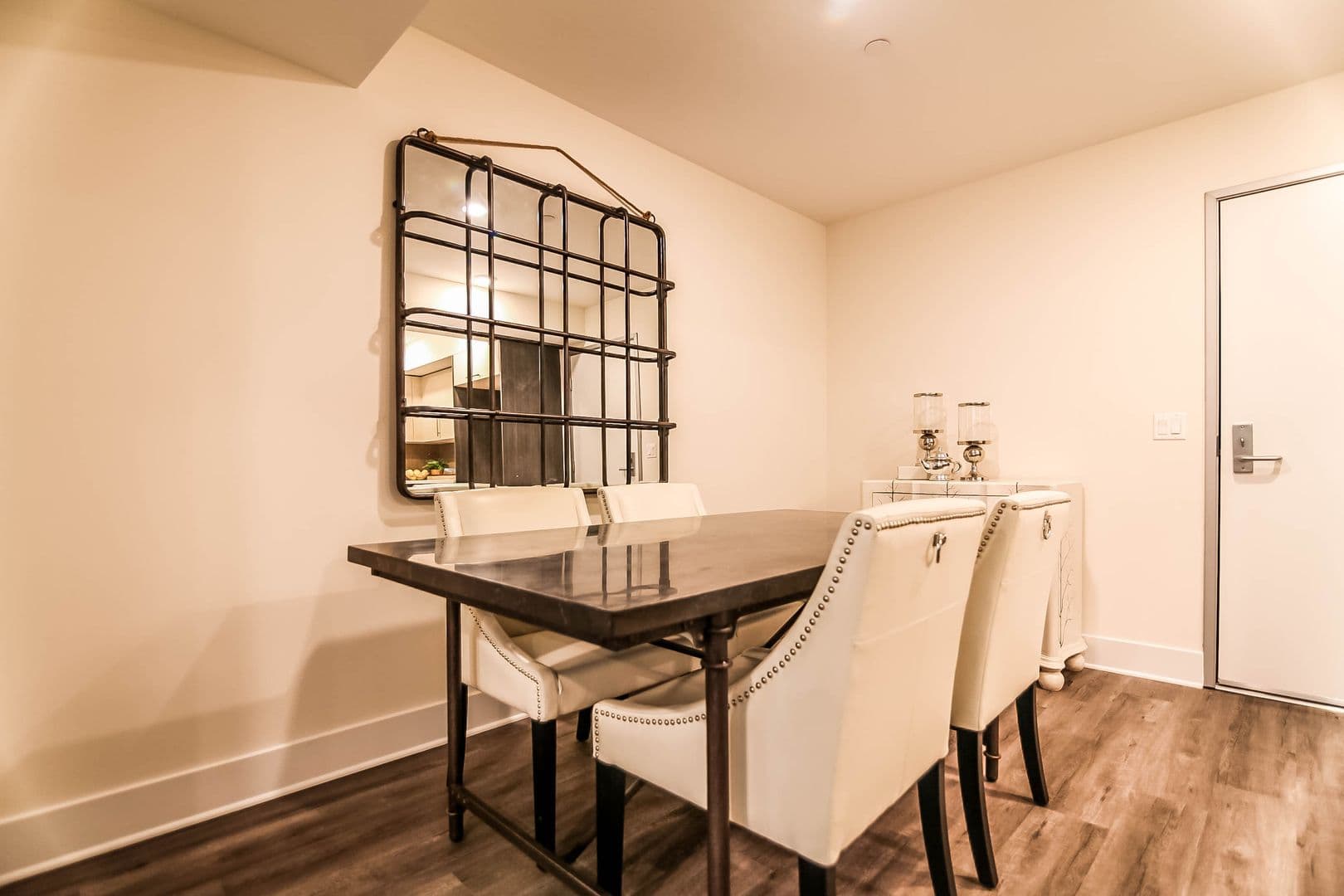 Los Angeles Apartment: 5026 Rosewood Ave