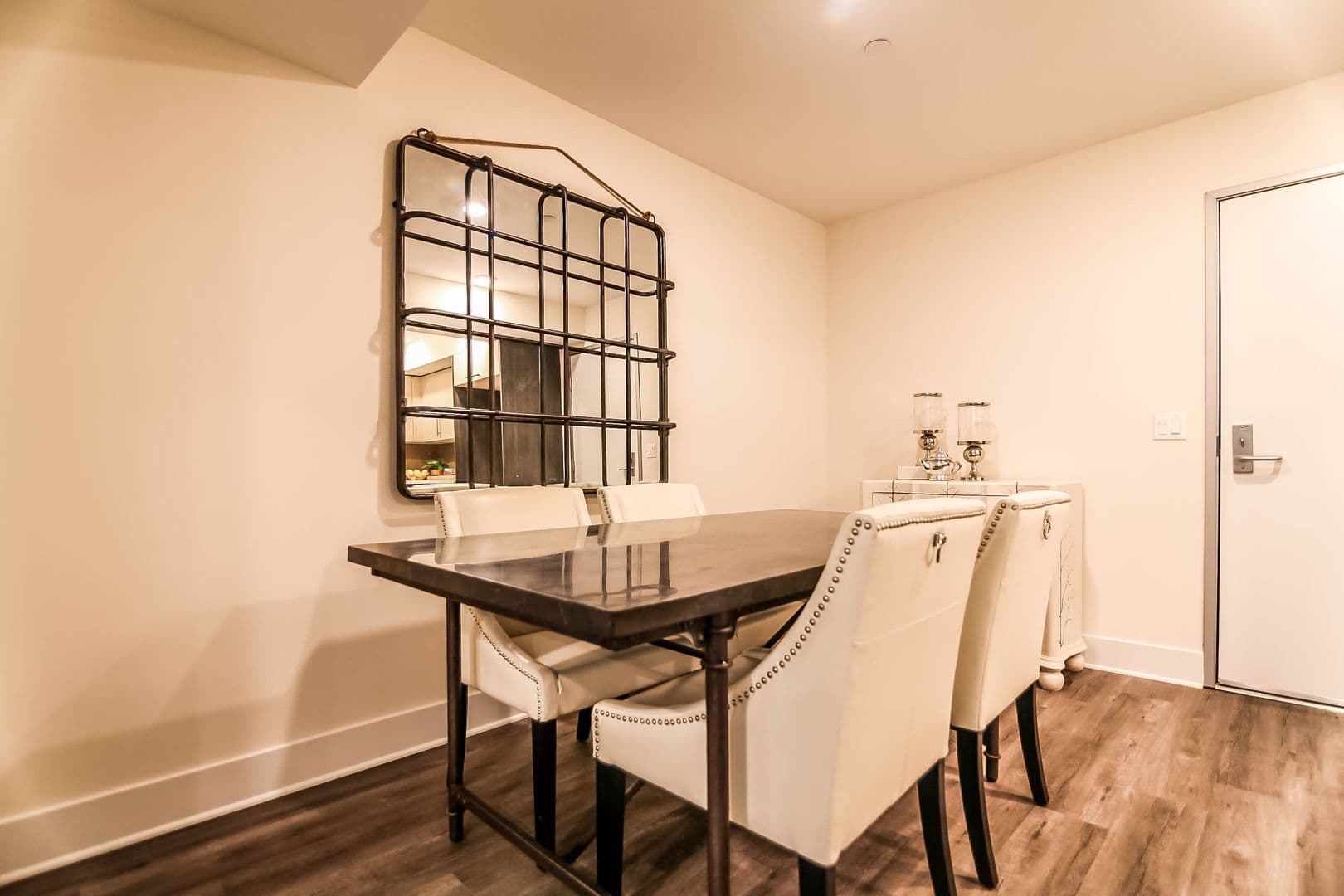 Los Angeles Apartment: 5026 Rosewood Ave