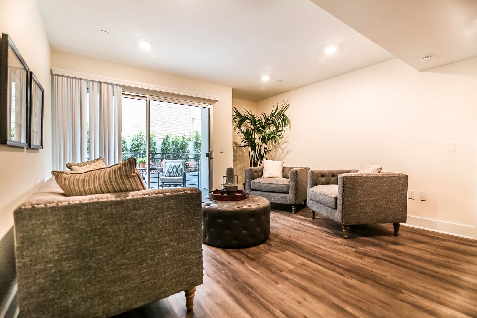 Los Angeles Apartment: 5026 Rosewood Ave
