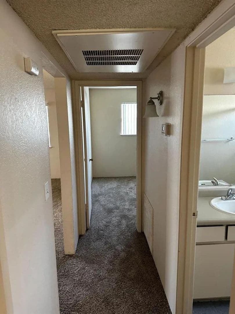 Fresno Apartment: 1905 E Pontiac Way