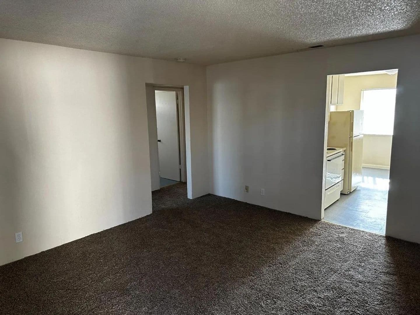 Fresno Apartment: 1905 E Pontiac Way