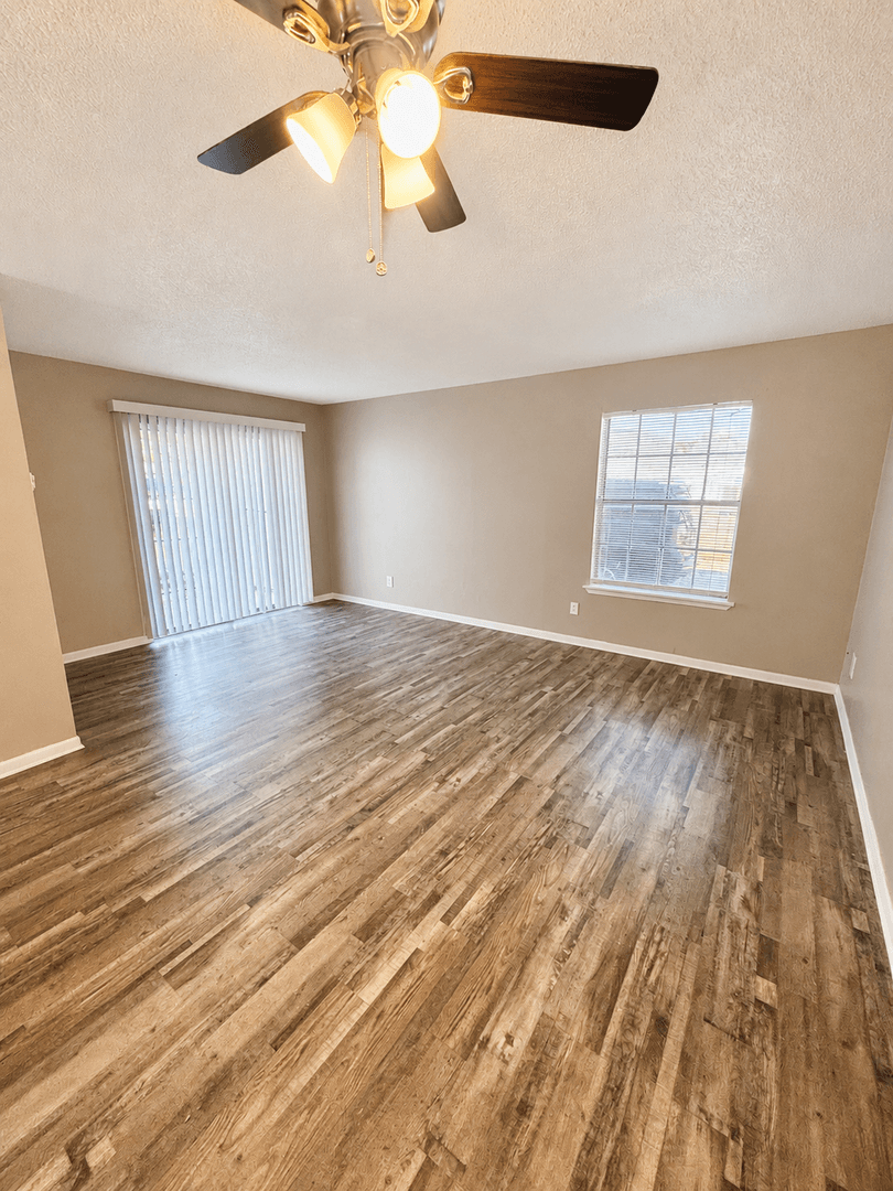 Ft. Worth Apartment: 6625 Hulen St