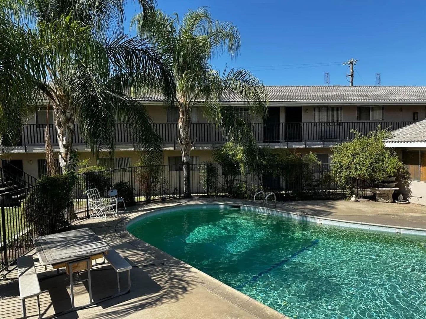 Fresno Apartment: 1905 E Pontiac Way