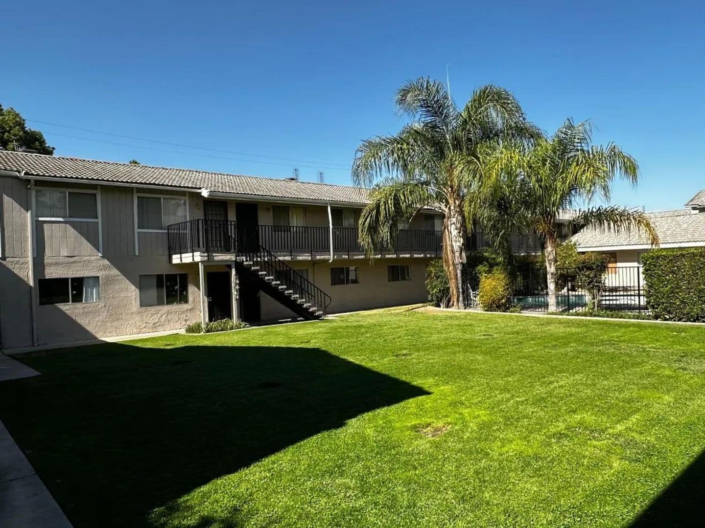 Fresno Apartment: 1905 E Pontiac Way