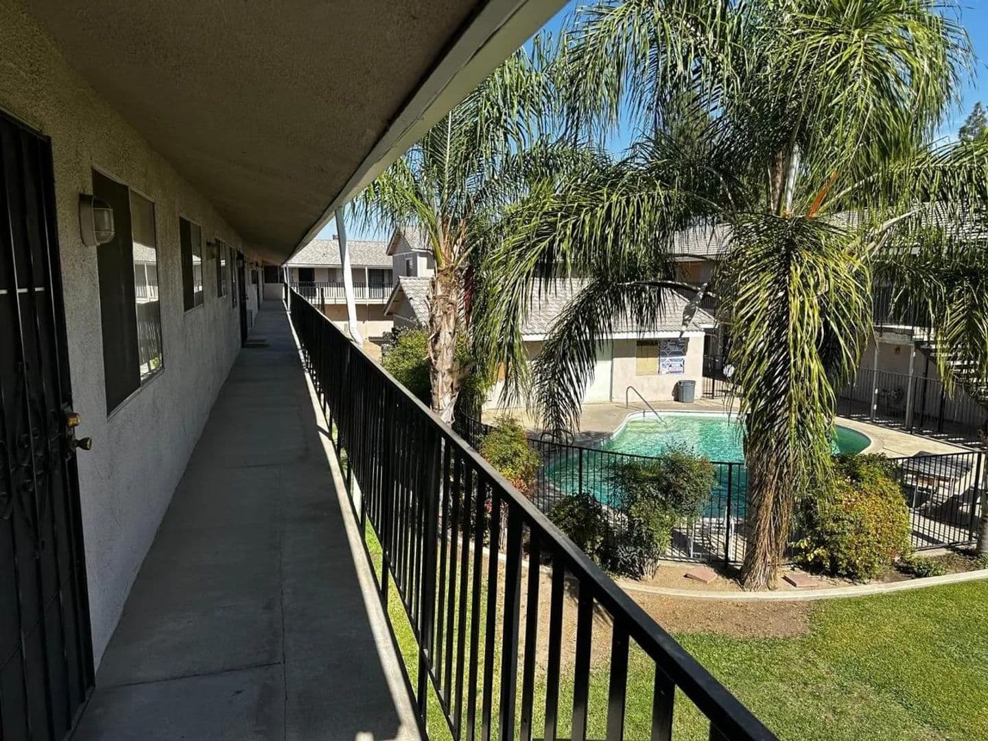Fresno Apartment: 1905 E Pontiac Way