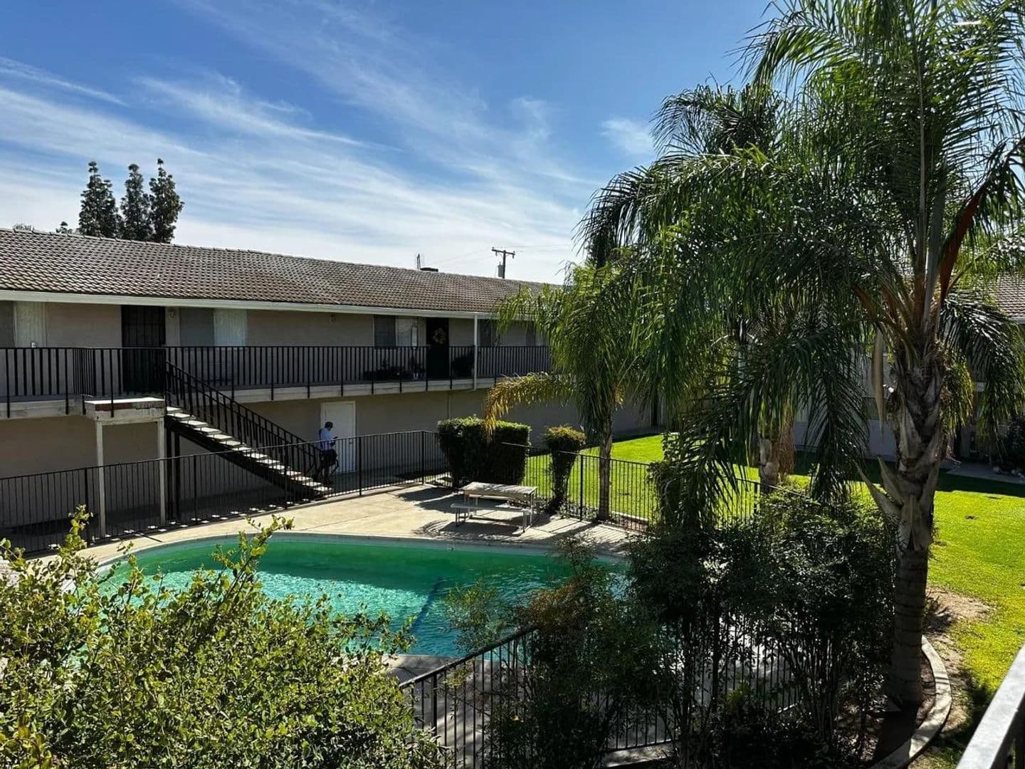 Fresno Apartment: 1905 E Pontiac Way