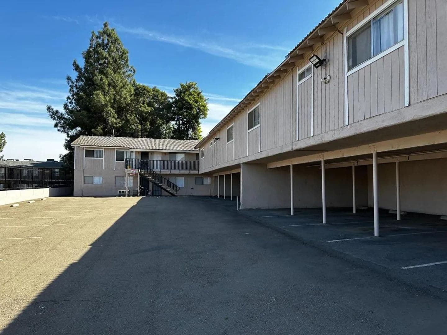 Fresno Apartment: 1905 E Pontiac Way