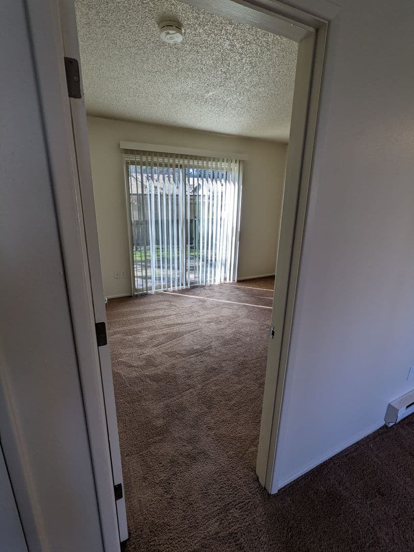 Hillsboro Apartment: 1184 NE Turner Drive