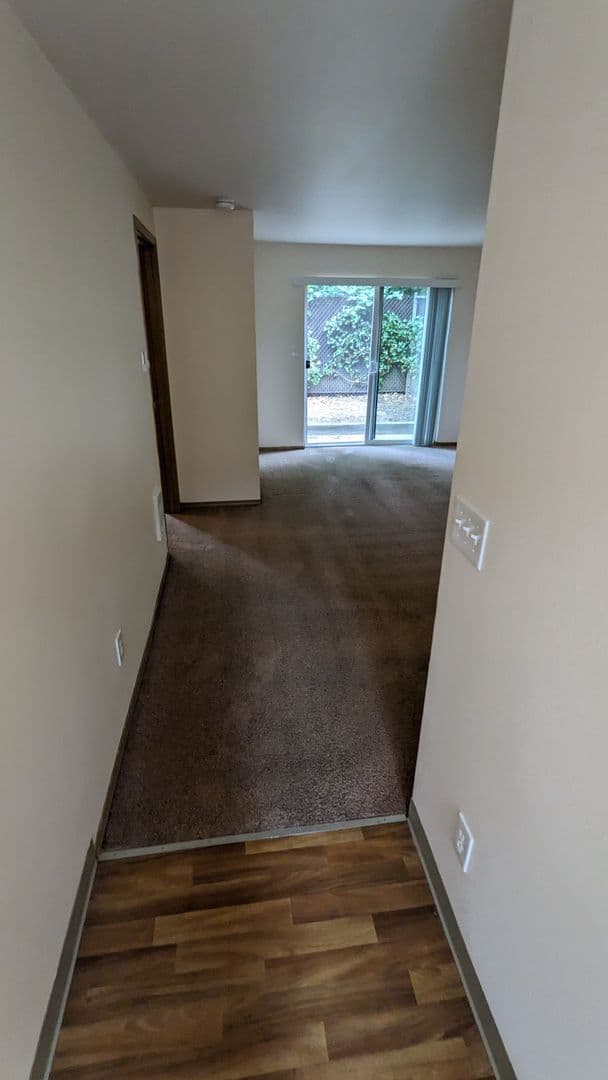 McMinnville Apartment: 855 SE Ford St