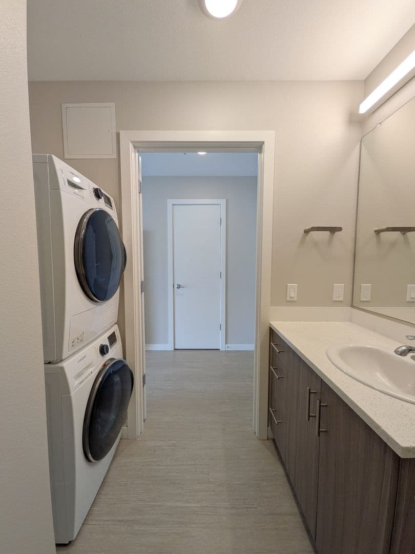 Portland Apartment: 2475 SE 30th Avenue