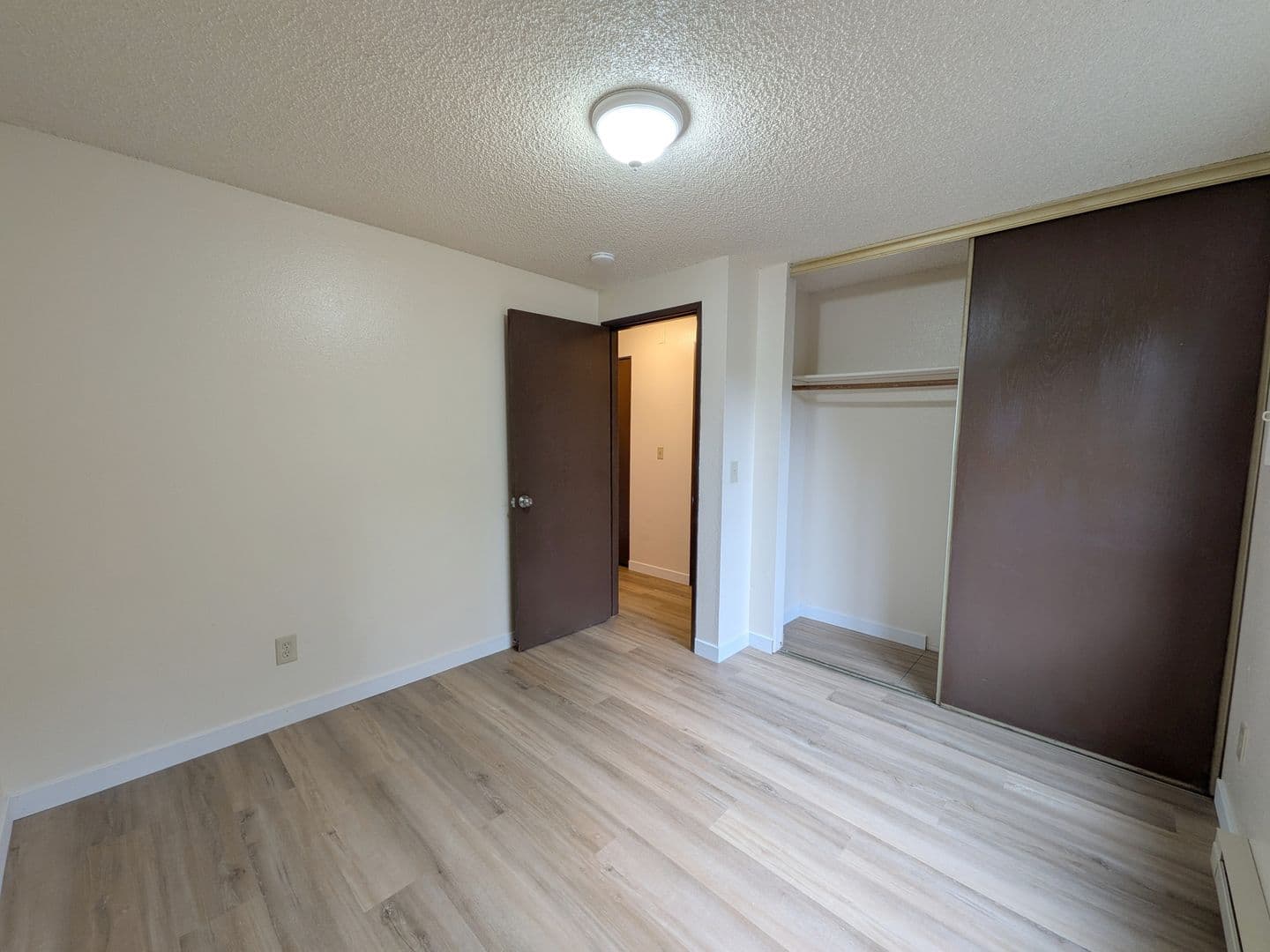 Portland Apartment: 4039 SE Holgate Blvd