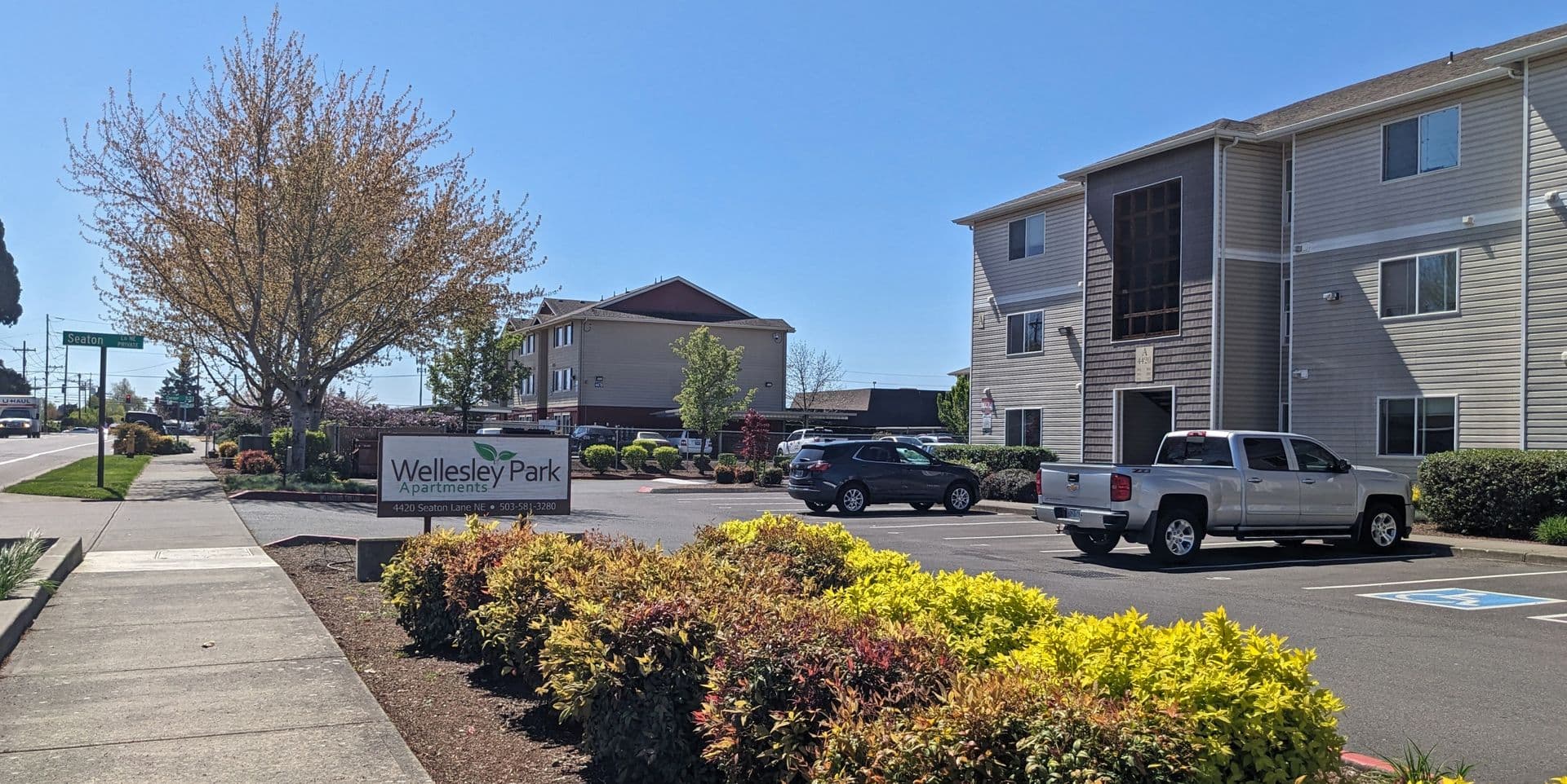 Salem Apartment: 4420-4455 Seaton Lane NE