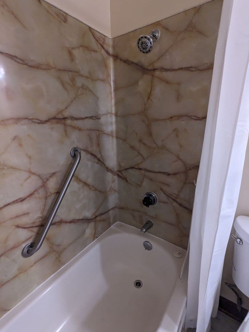 Portland Apartment: 4039 SE Holgate Blvd