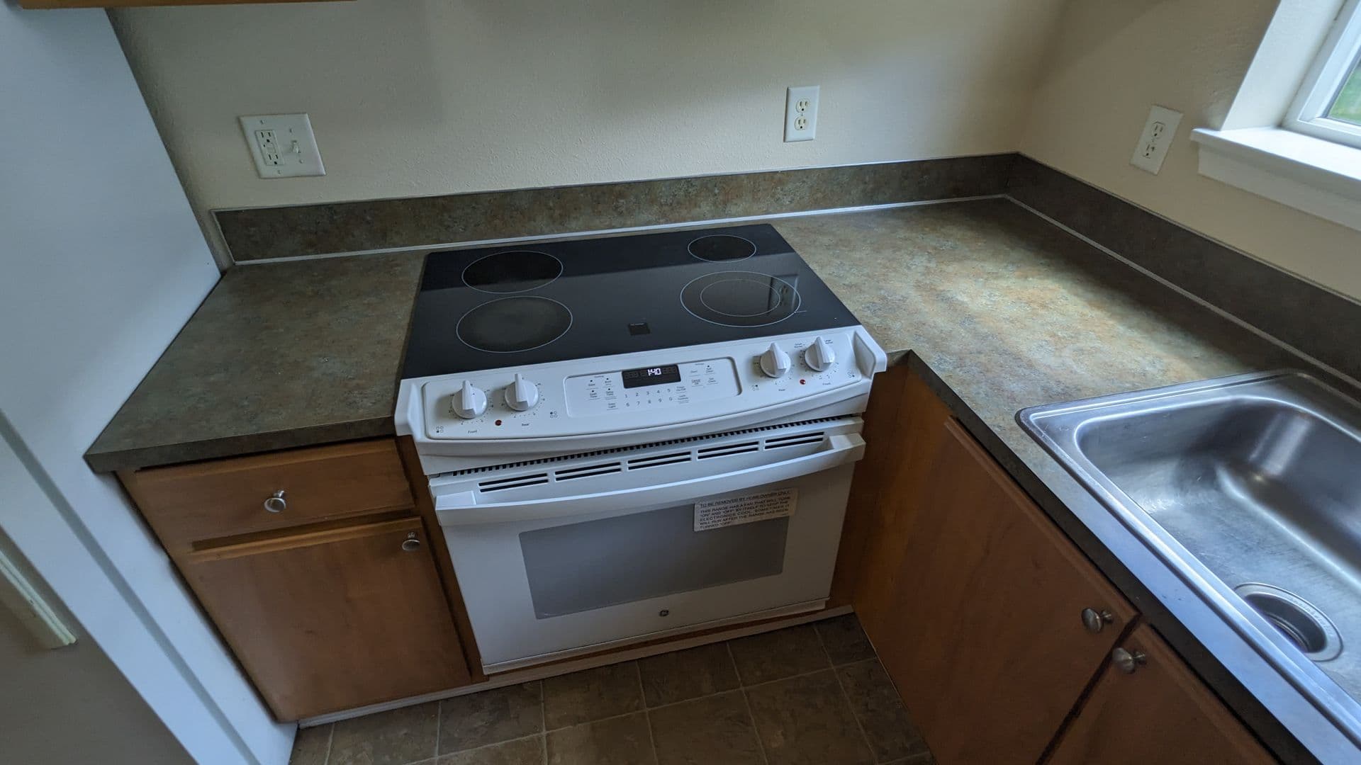 Salem Apartment: 4420-4455 Seaton Lane NE