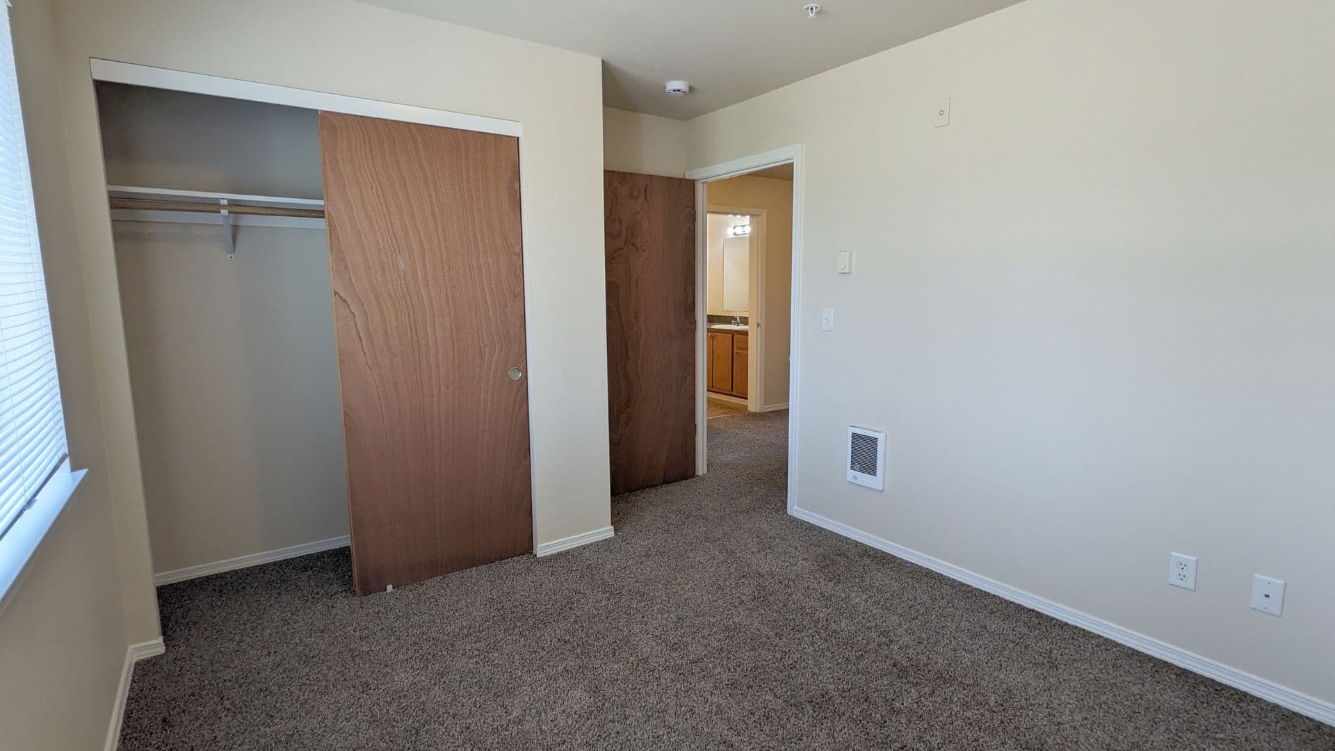 Salem Apartment: 4420-4455 Seaton Lane NE