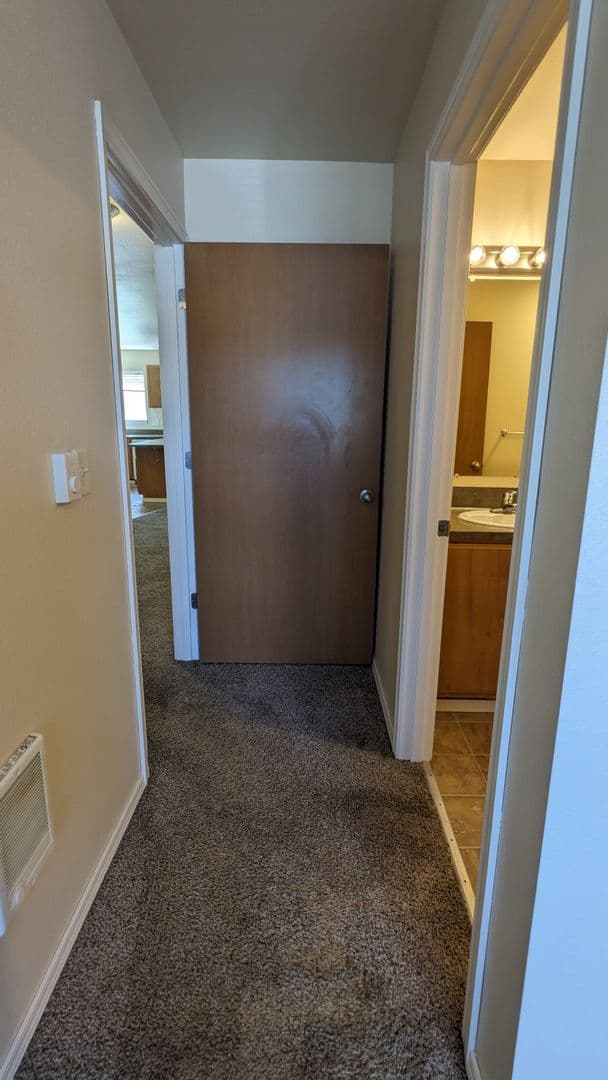 Salem Apartment: 4420-4455 Seaton Lane NE