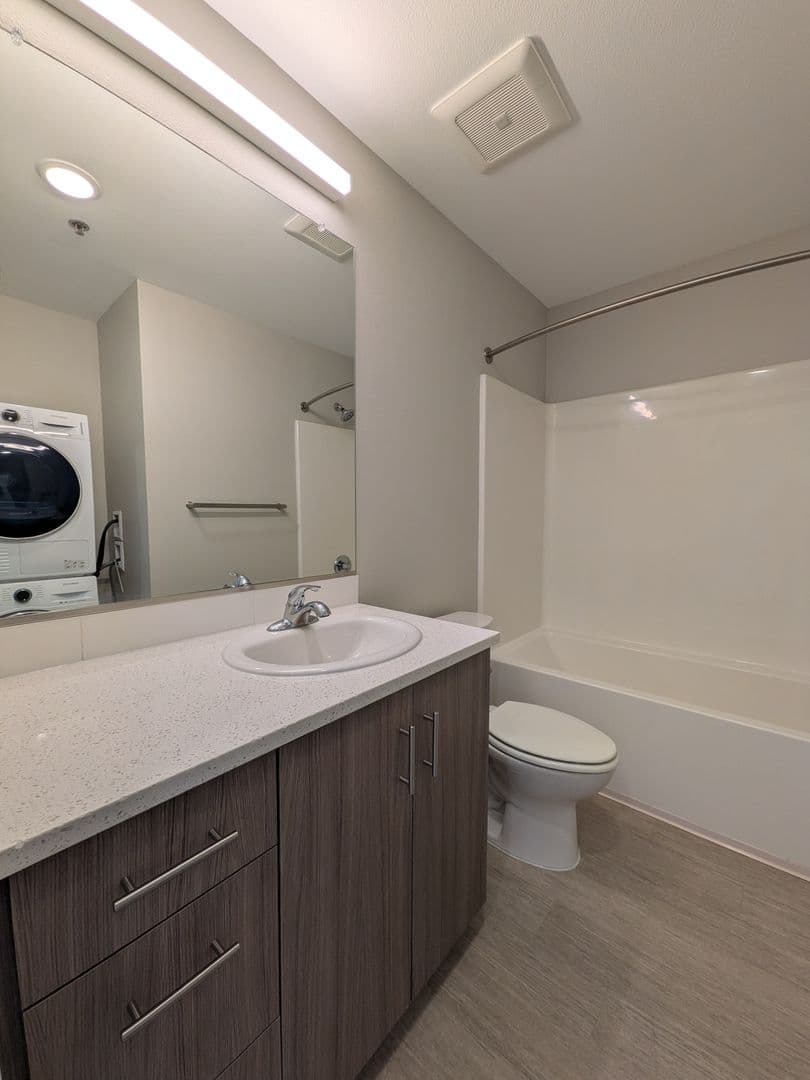 Portland Apartment: 2475 SE 30th Avenue