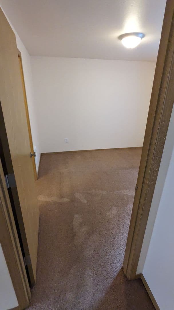 McMinnville Apartment: 855 SE Ford St