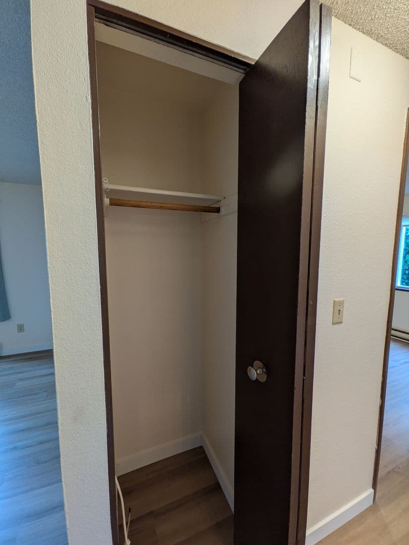Portland Apartment: 4039 SE Holgate Blvd