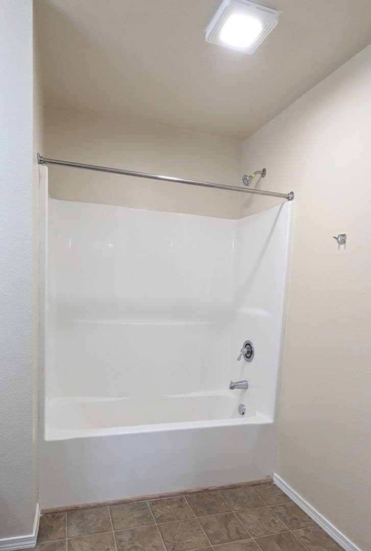 Salem Apartment: 4420-4455 Seaton Lane NE