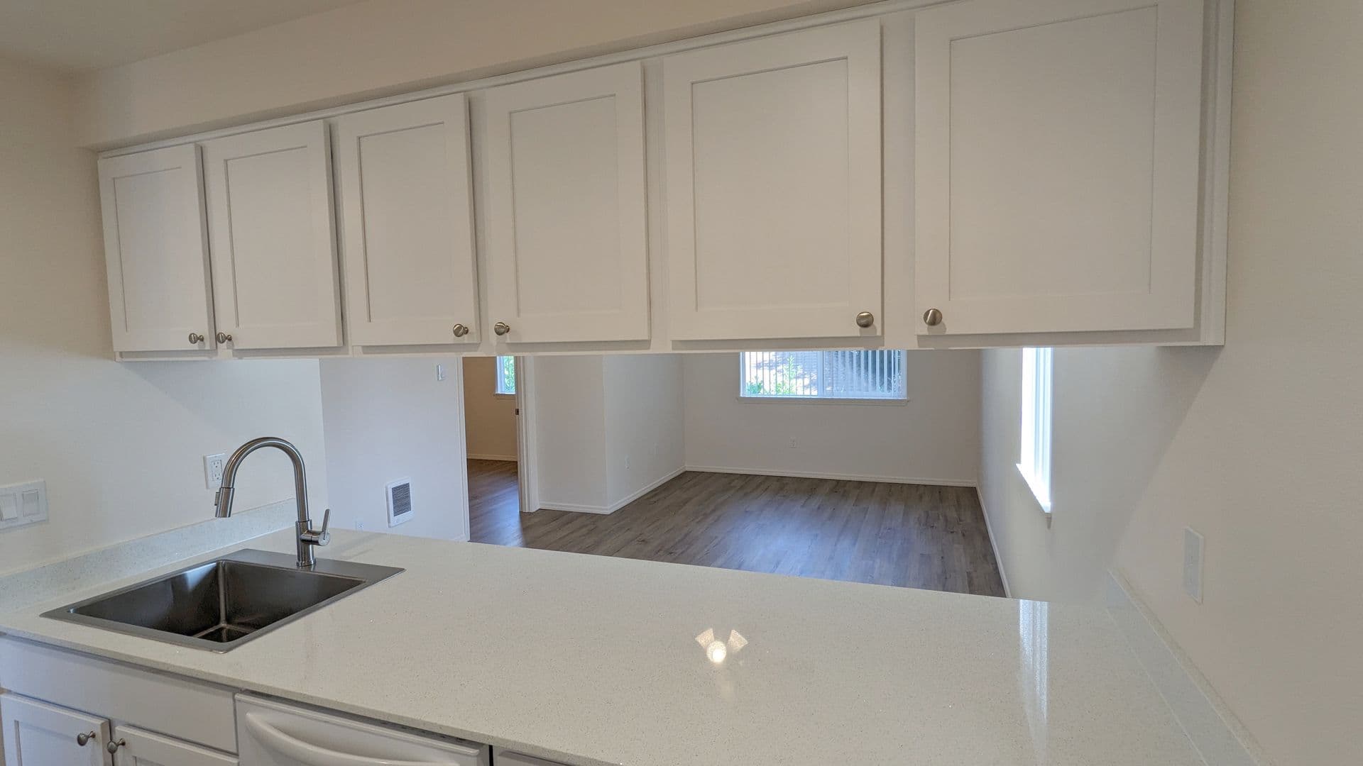 McMinnville Apartment: 855 SE Ford St