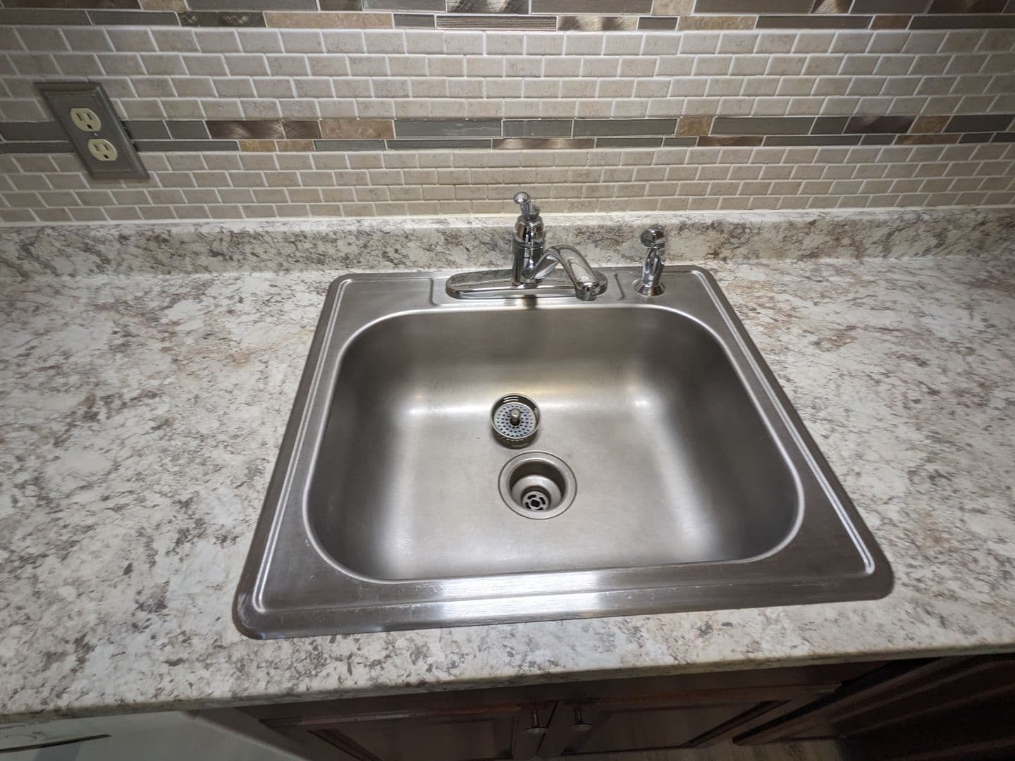 Portland Apartment: 4039 SE Holgate Blvd