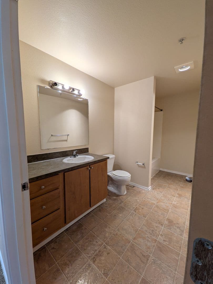 Salem Apartment: 4420-4455 Seaton Lane NE
