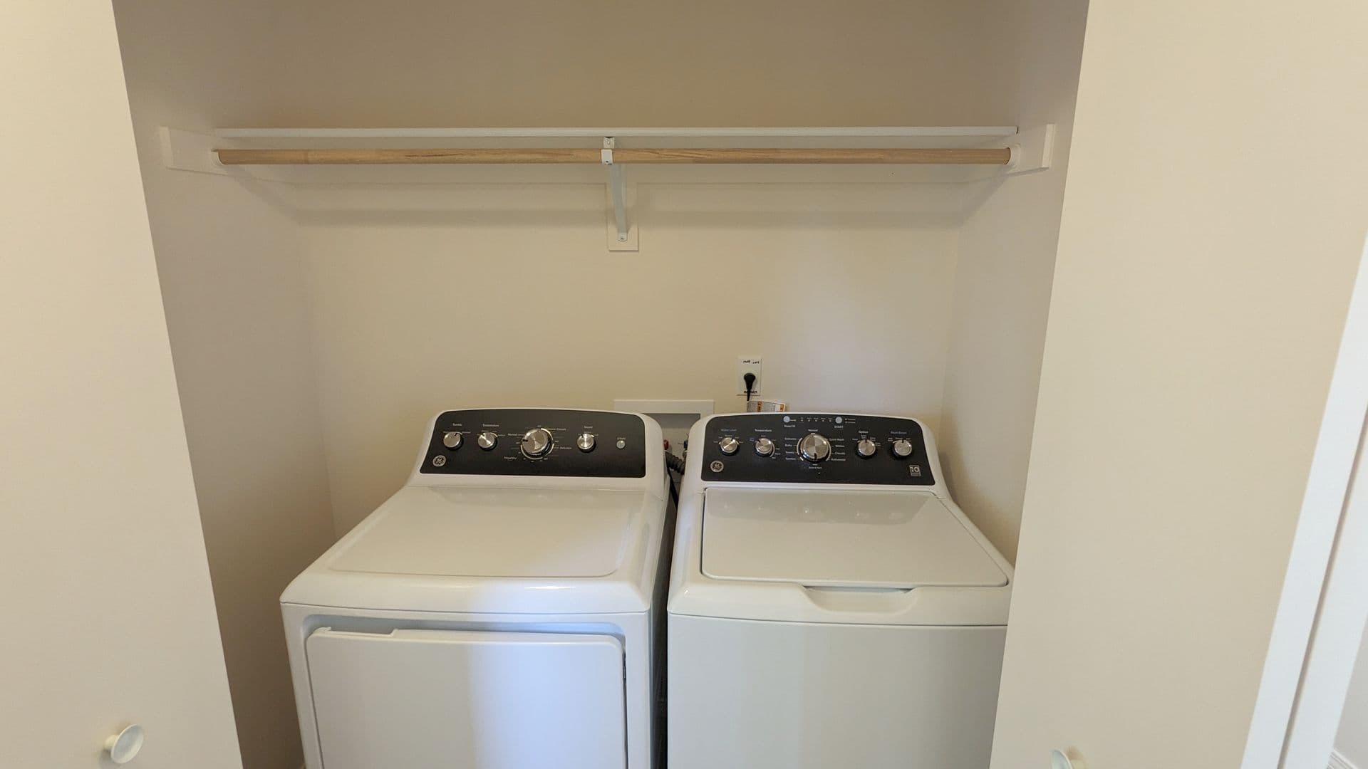 McMinnville Apartment: 855 SE Ford St