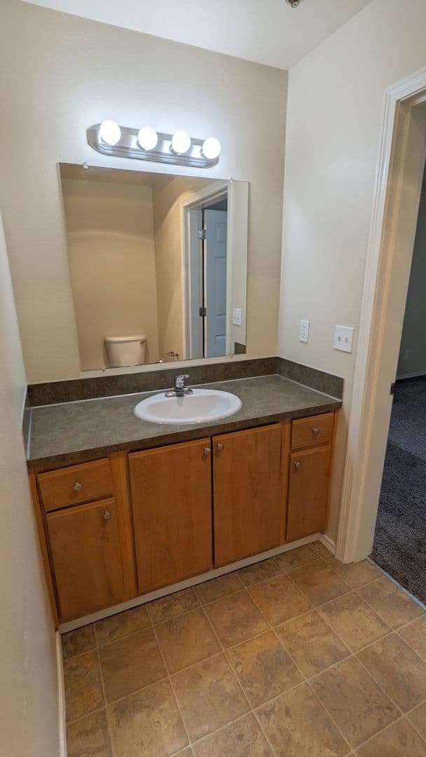 Salem Apartment: 4420-4455 Seaton Lane NE