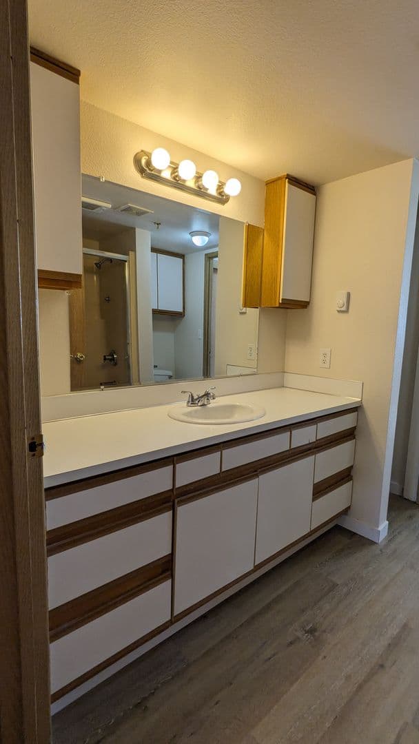 McMinnville Apartment: 1765 SW Tamarack St.