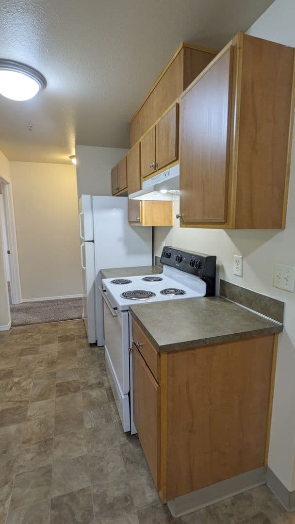 Salem Apartment: 4420-4455 Seaton Lane NE