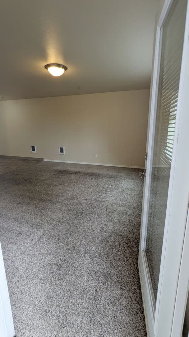 Salem Apartment: 4420-4455 Seaton Lane NE