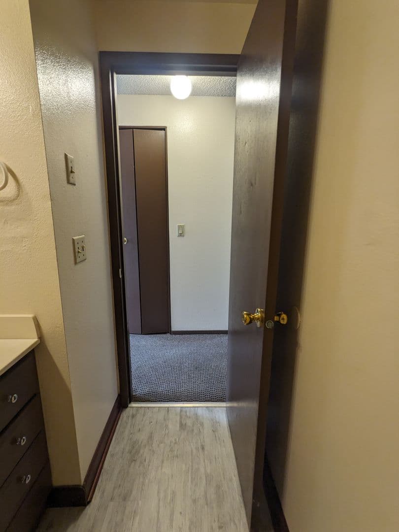 Portland Apartment: 4039 SE Holgate Blvd