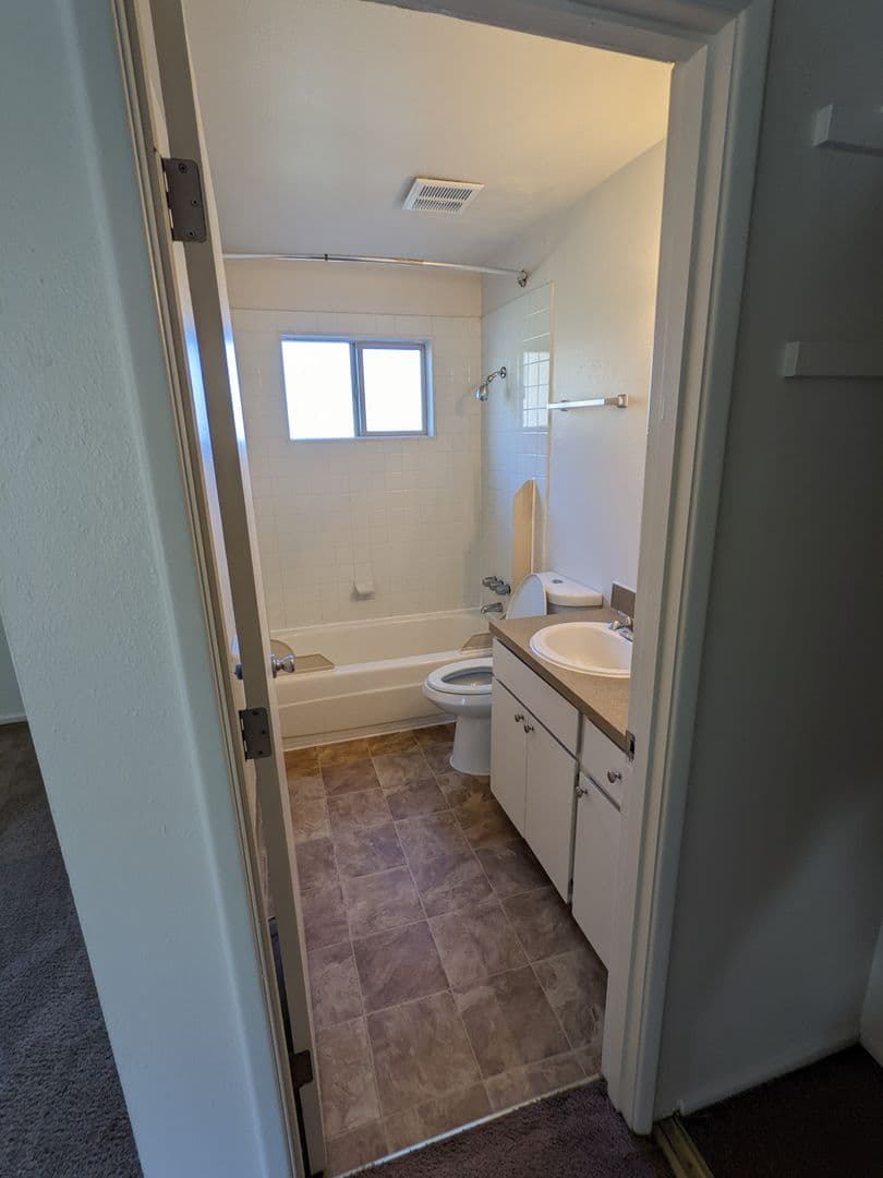 Hillsboro Apartment: 1184 NE Turner Drive