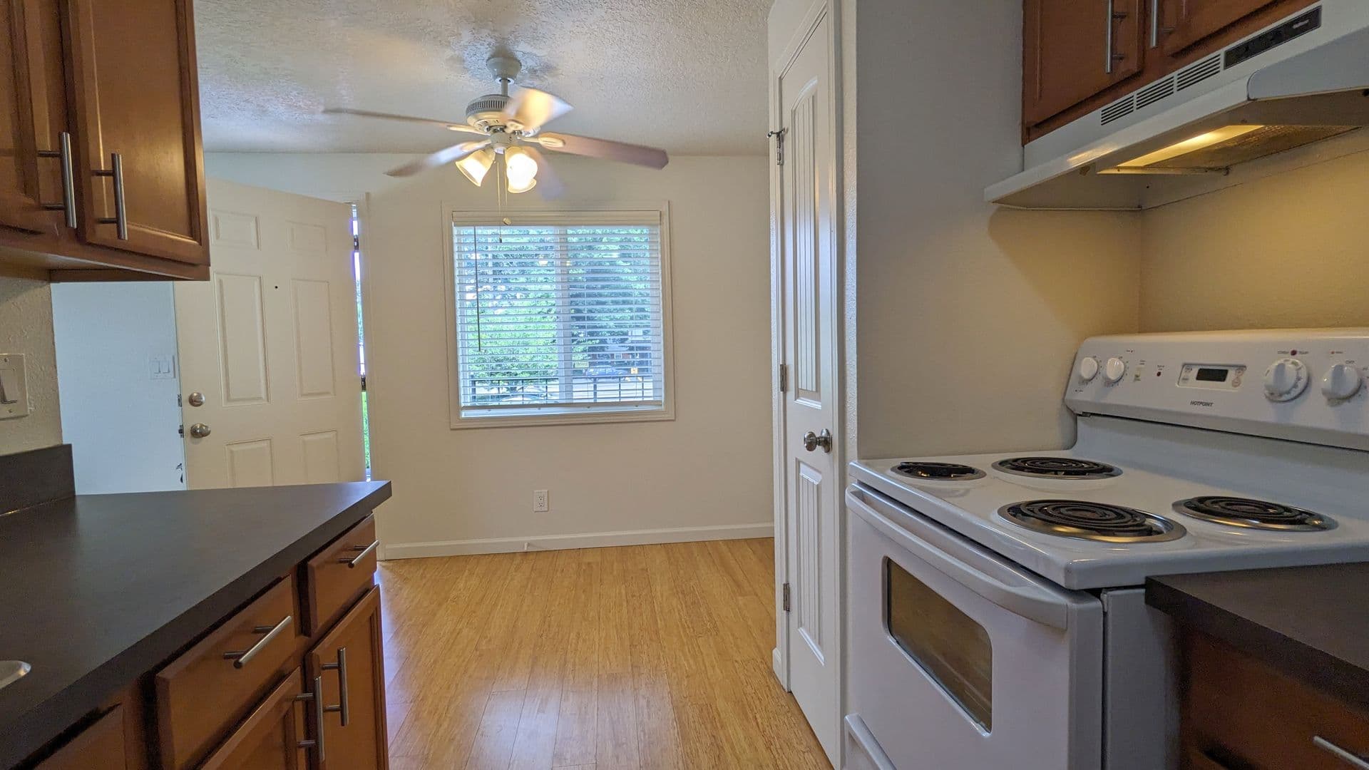 Portland Apartment: 4102-4128 SE Cesar Chavez Blvd