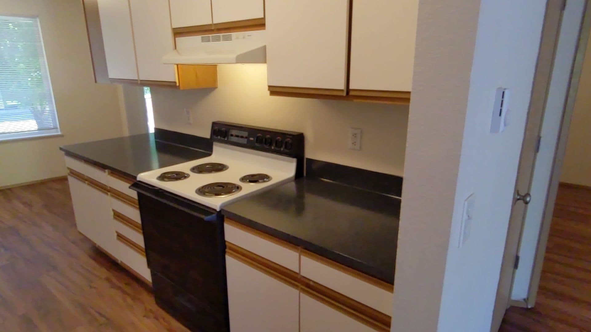 McMinnville Apartment: 1765 SW Tamarack St.
