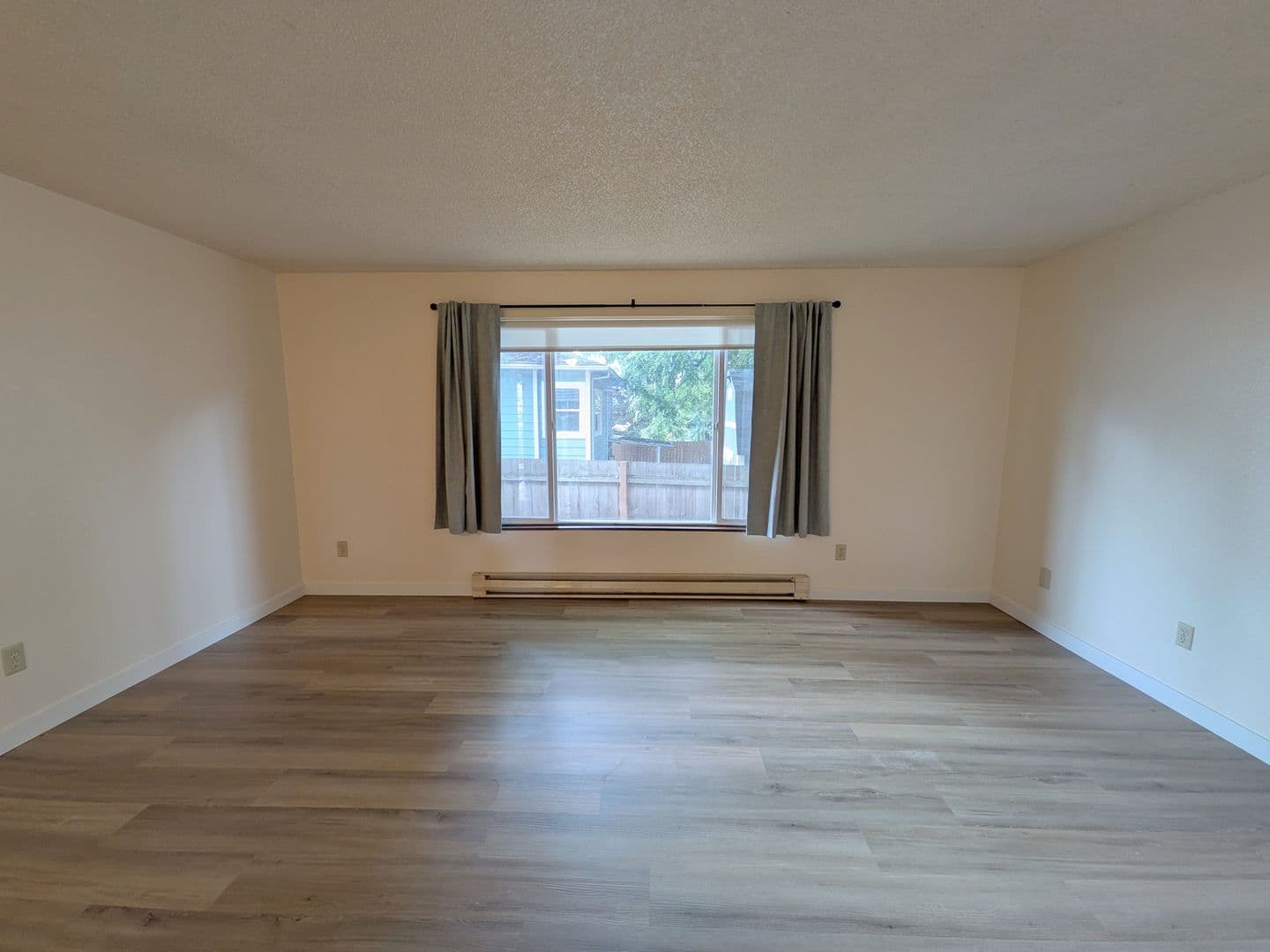 Portland Apartment: 4039 SE Holgate Blvd