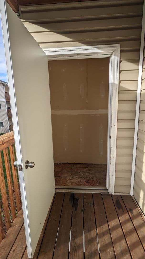 Salem Apartment: 4420-4455 Seaton Lane NE