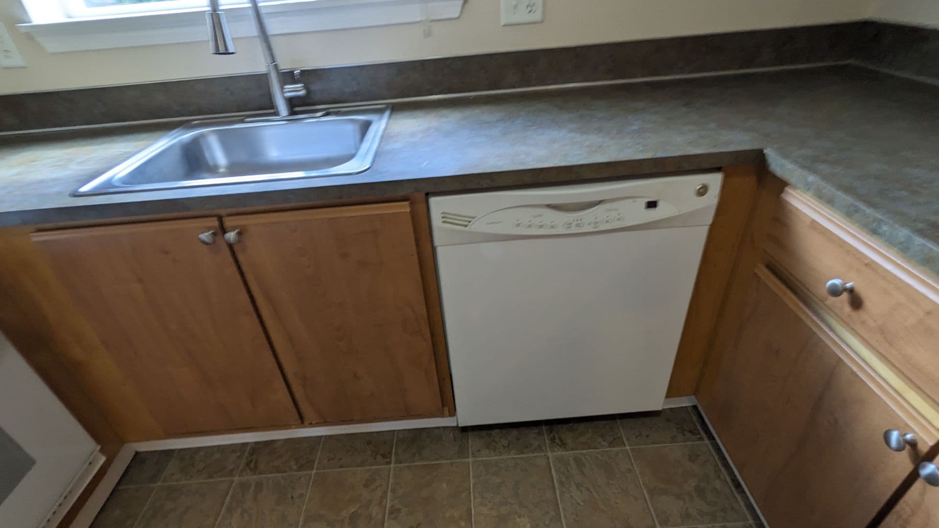 Salem Apartment: 4420-4455 Seaton Lane NE