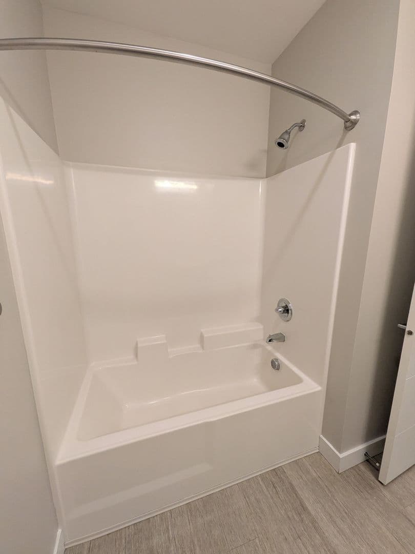 Portland Apartment: 2880 SE Division St